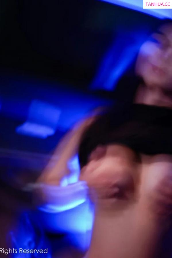   [XiuRen]高清写真图 2023.12.22 No.7853 谭小灵 牛仔裤美腿第68张图片